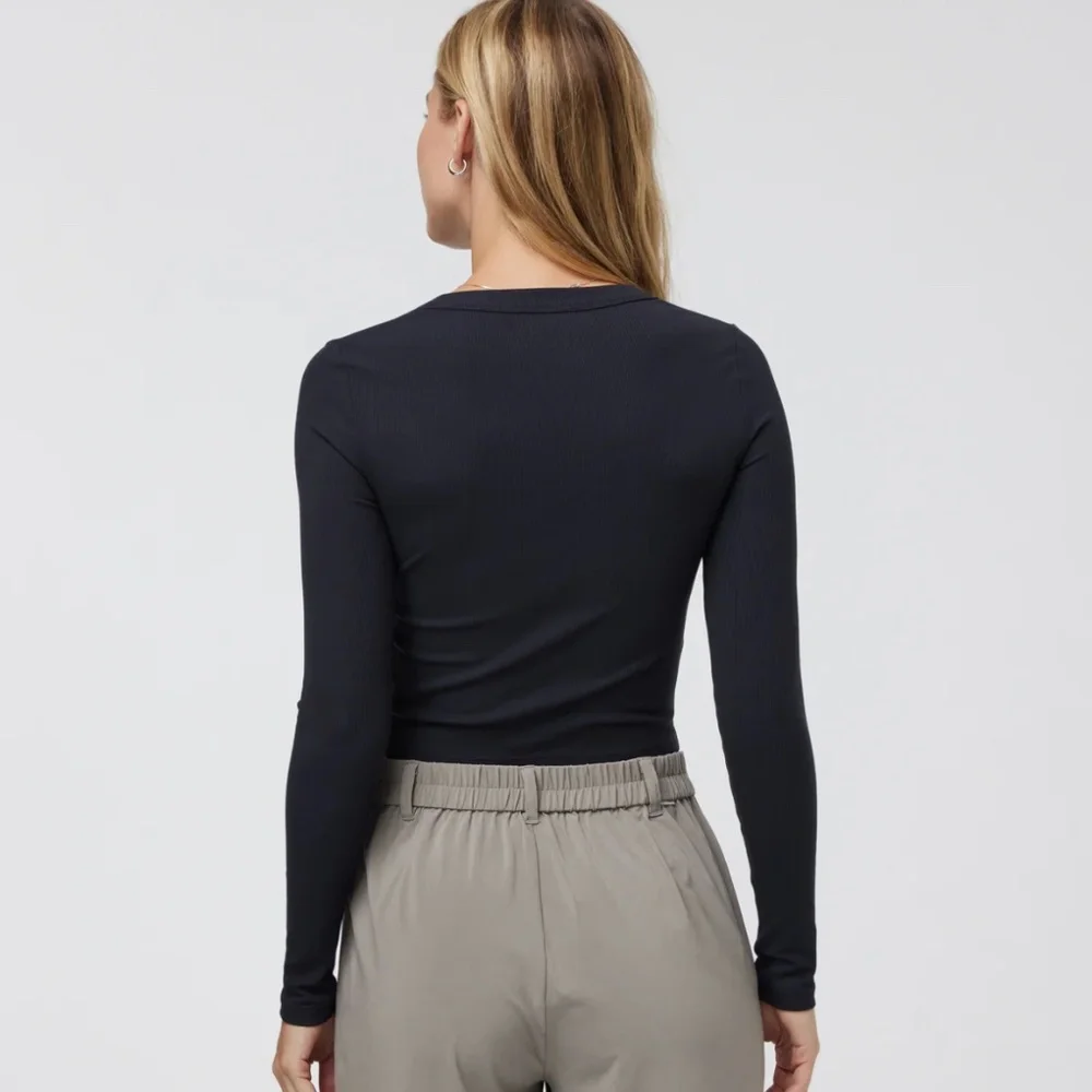 Vuori Women's Long Sleeve Pose Scoop Tee Black Size medium - Picture 3 of 14